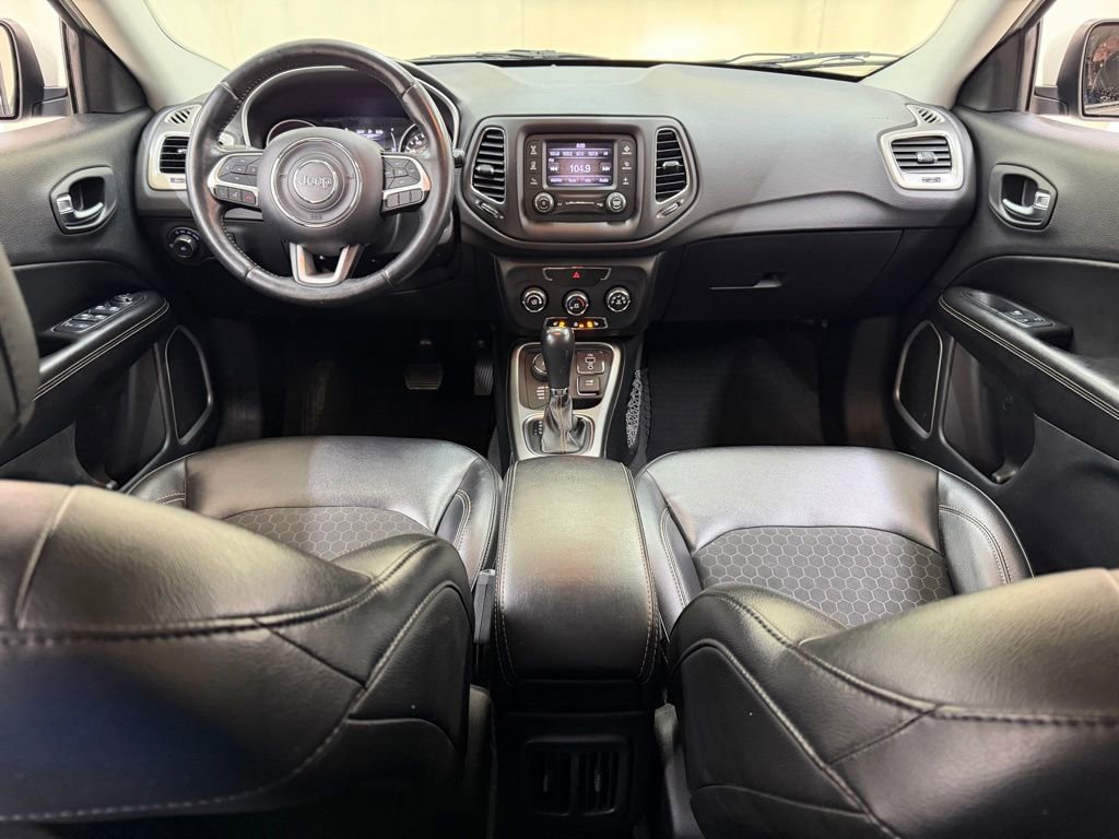 Used 2018 Jeep Compass Latitude w/ Cold Weather Group AWD/4WD image 27