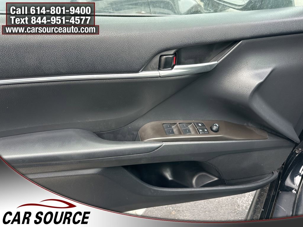 Used 2023 Toyota Camry SE w/ Cold Weather Package image 9