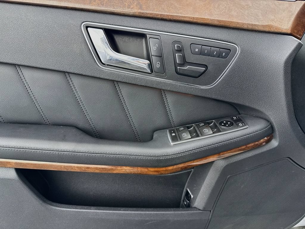 Used 2010 Mercedes-Benz E 550 Sedan image 20