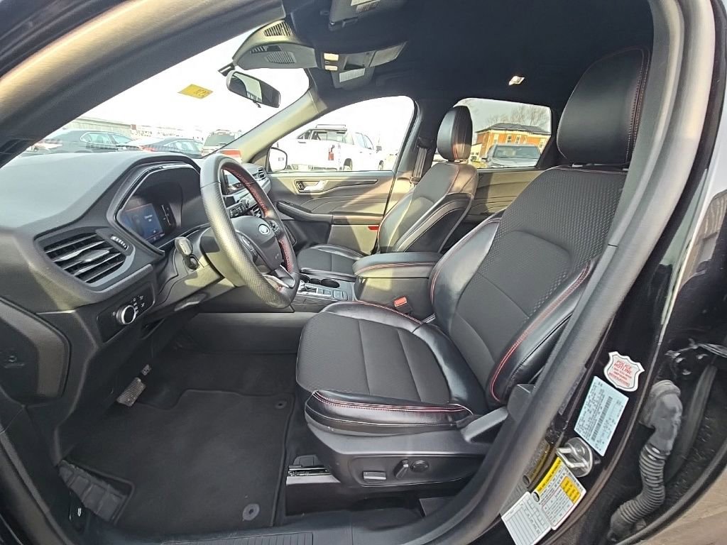 Used 2025 Ford Escape ST-Line FWD image 12