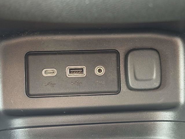 Used 2020 Chevrolet Equinox LT w/ Driver Convenience Package image 18