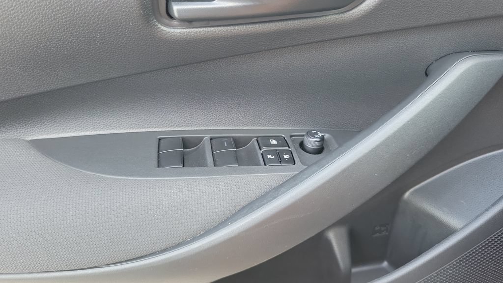 Used 2022 Toyota Corolla LE FWD image 16