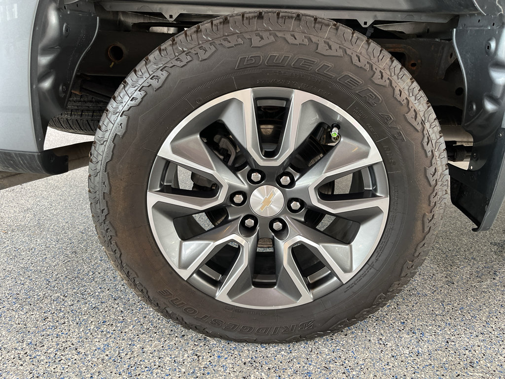 Used 2023 Chevrolet Silverado 1500 LT AWD/4WD image 33