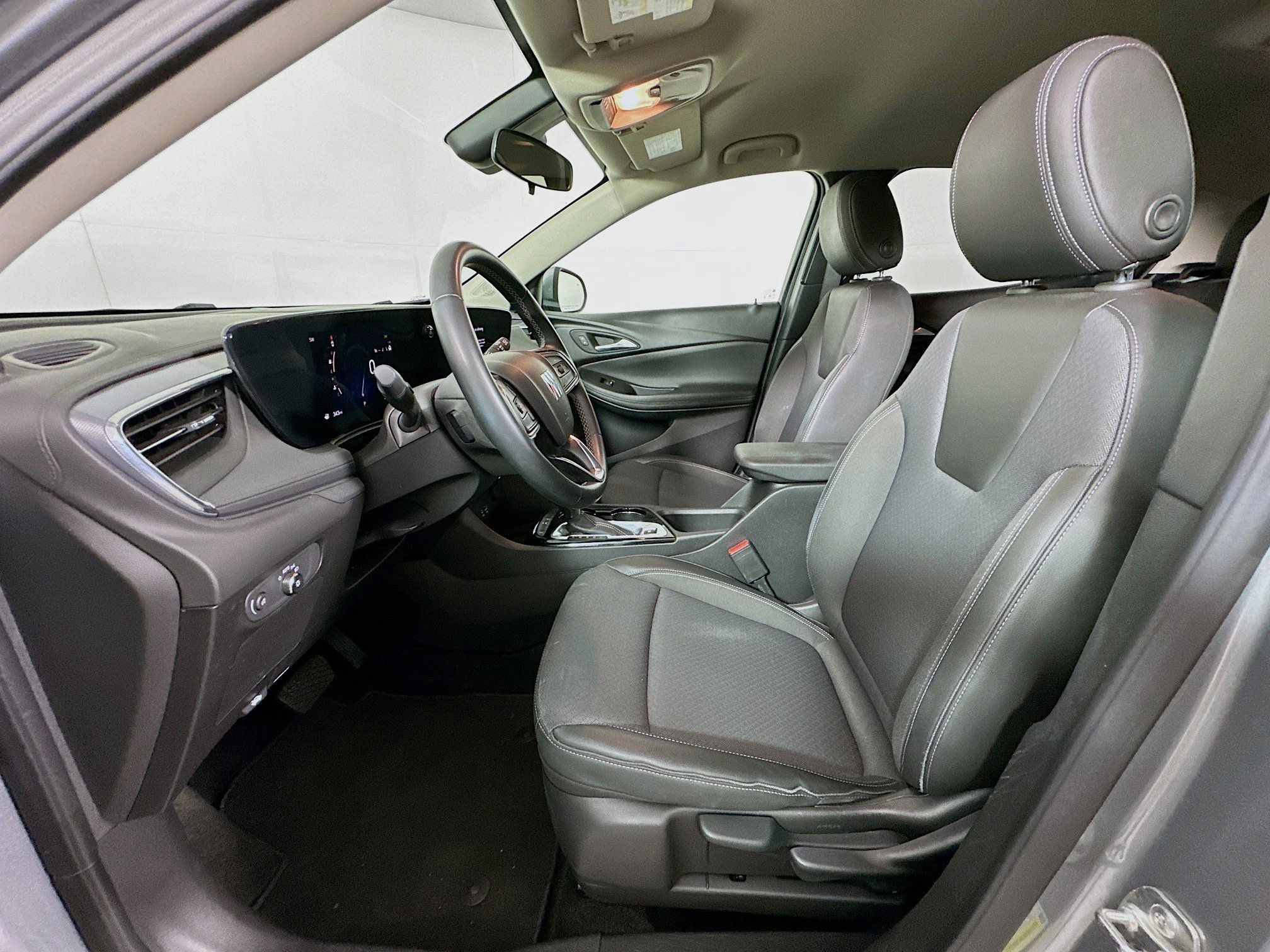 Used 2025 Buick Encore GX Preferred image 13