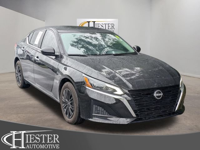 Used 2025 Nissan Altima 2.5 S FWD image 1
