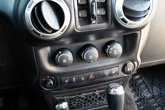 Used 2017 Jeep Wrangler Unlimited Sahara w/ Connectivity Group image 28