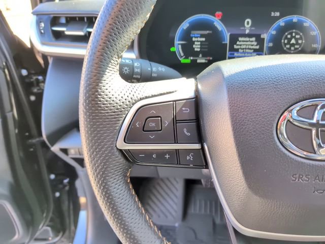 Used 2025 Toyota Sienna XLE Woodland Edition image 20