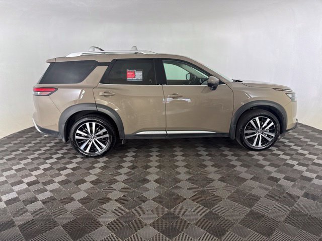 Certified 2025 Nissan Pathfinder Platinum AWD/4WD image 4