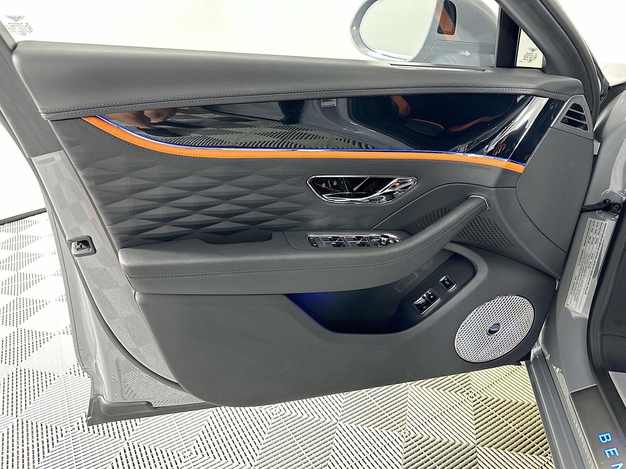 Certified 2024 Bentley Flying Spur W12 image 17