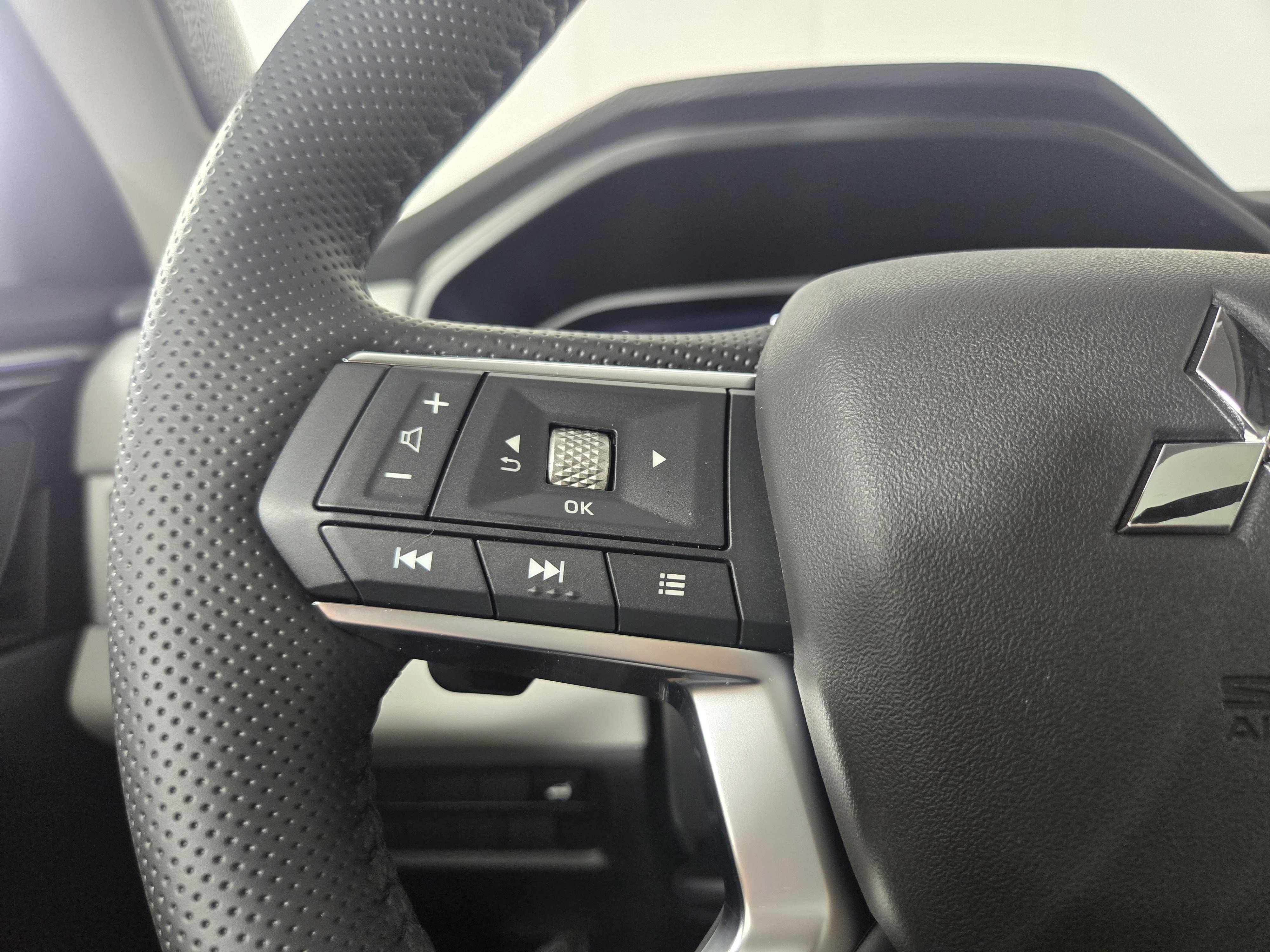 New 2025 Mitsubishi Outlander AWD image 15