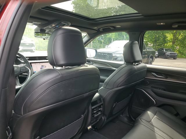 New 2026 Jeep Grand Cherokee Limited AWD/4WD image 11