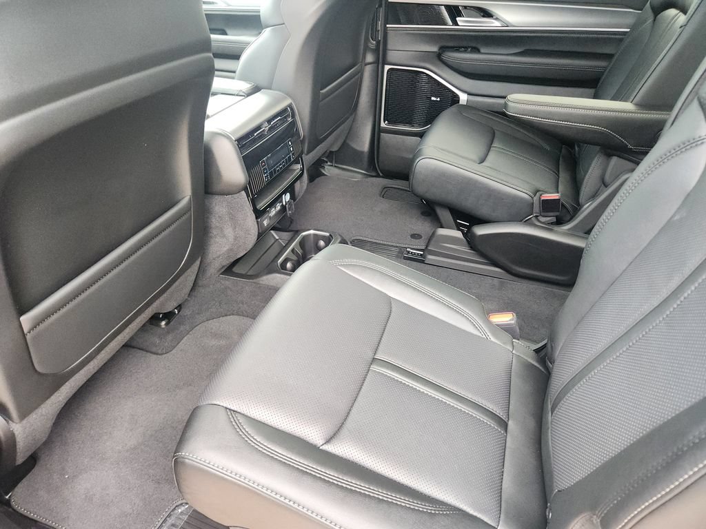 New 2026 Jeep Grand Wagoneer L Limited AWD/4WD image 18