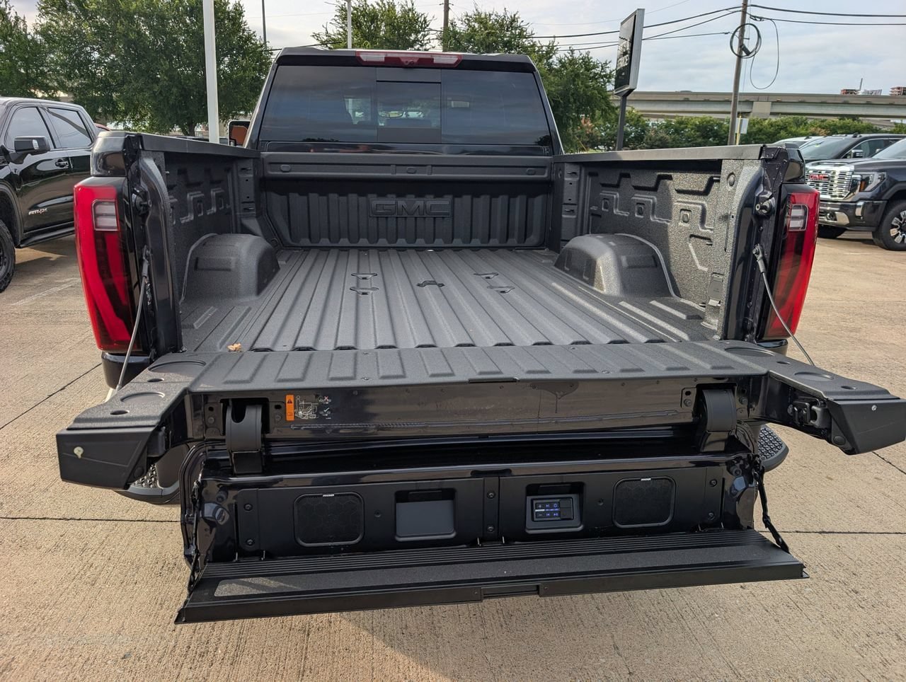 New 2026 GMC Sierra 2500 Denali Ultimate AWD/4WD image 7