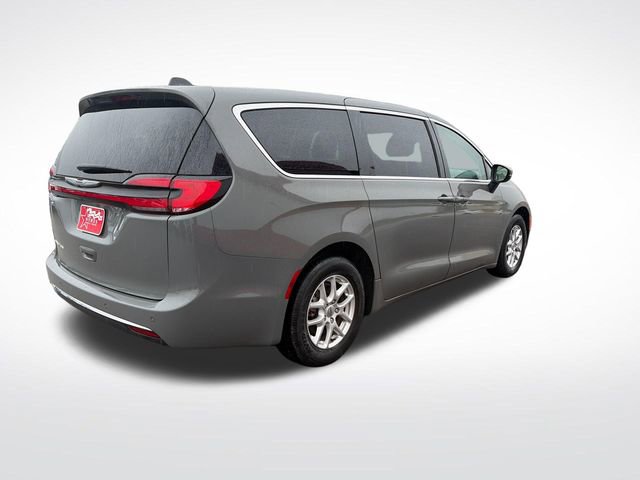 Used 2023 Chrysler Pacifica Touring-L FWD image 9