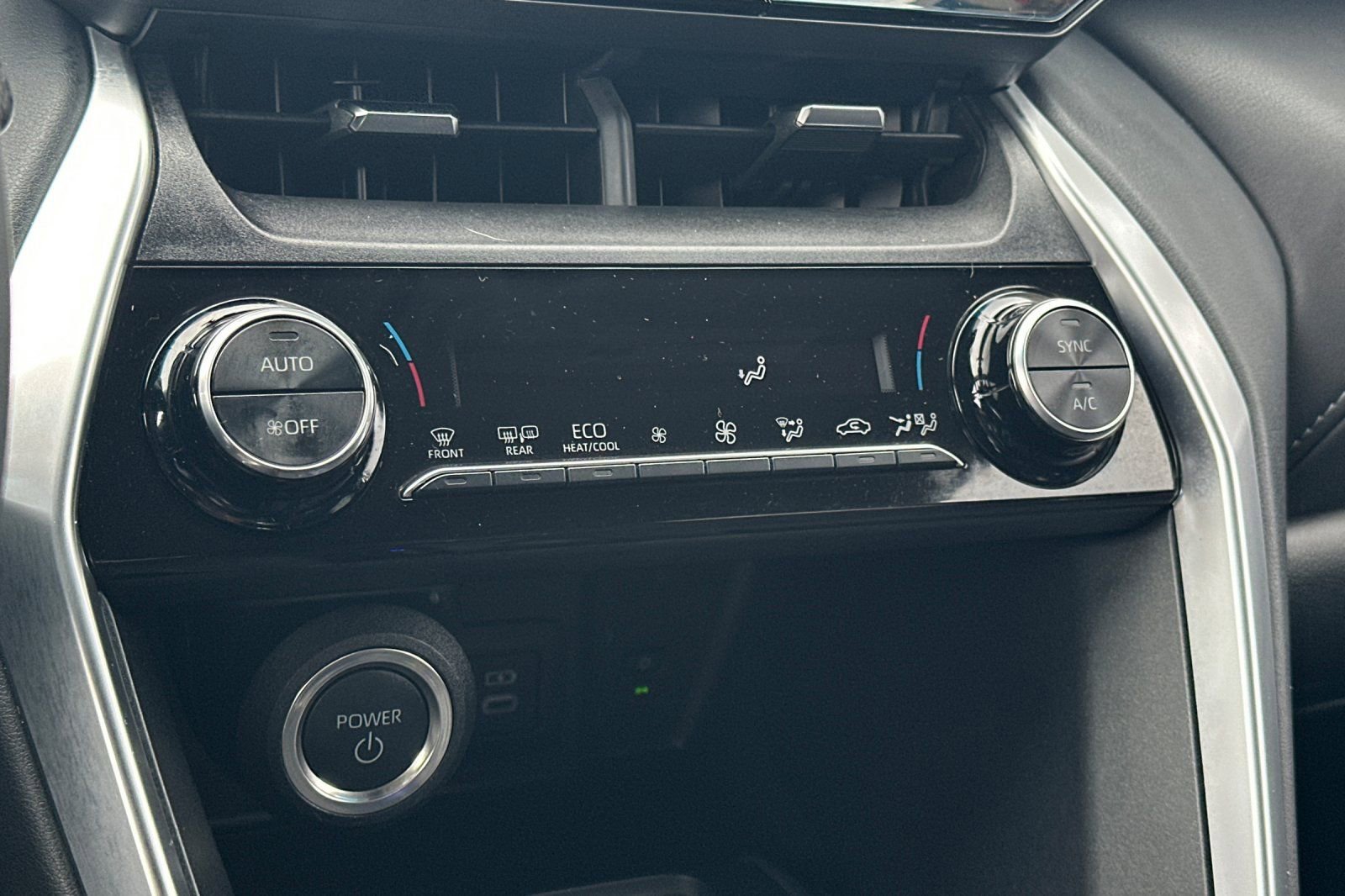 Used 2024 Toyota Venza LE image 20