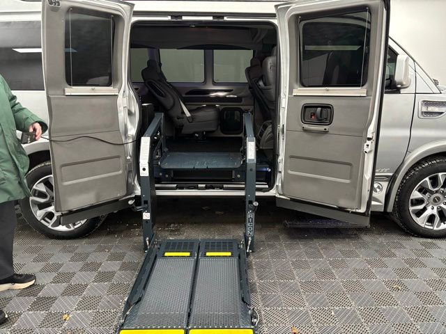 Used 2022 GMC Savana 2500 Mobility w/ Enhanced Convenience Package image 7