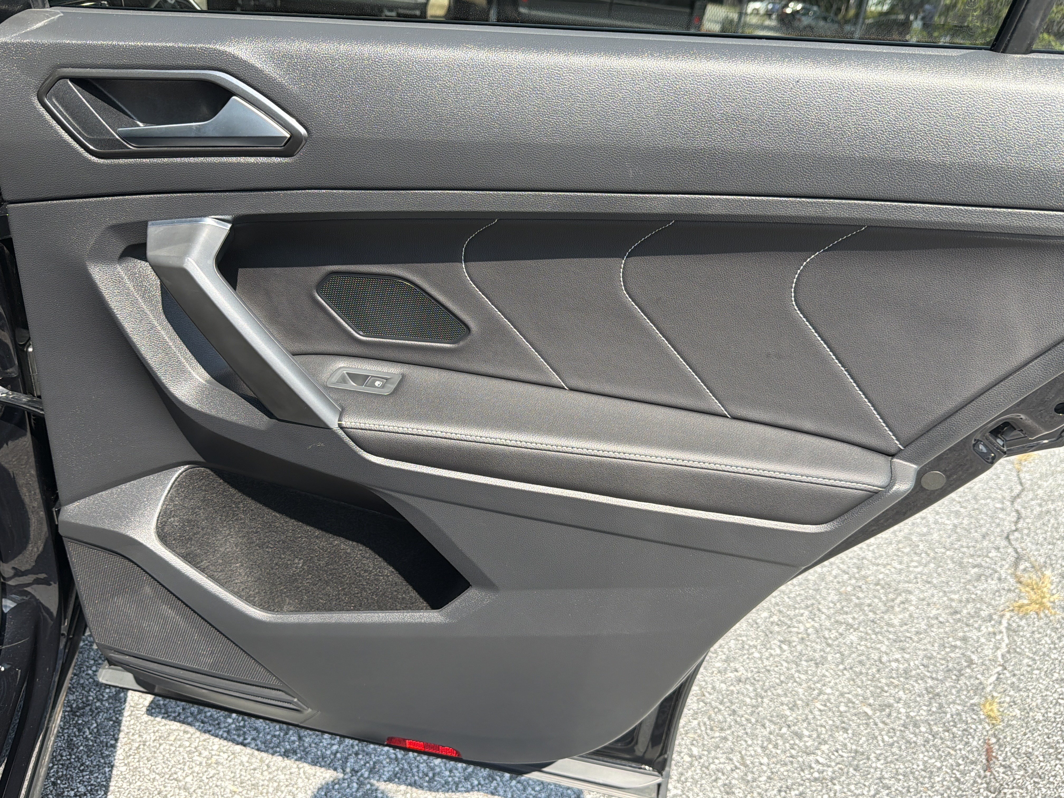 Used 2022 Volkswagen Tiguan SE FWD image 19