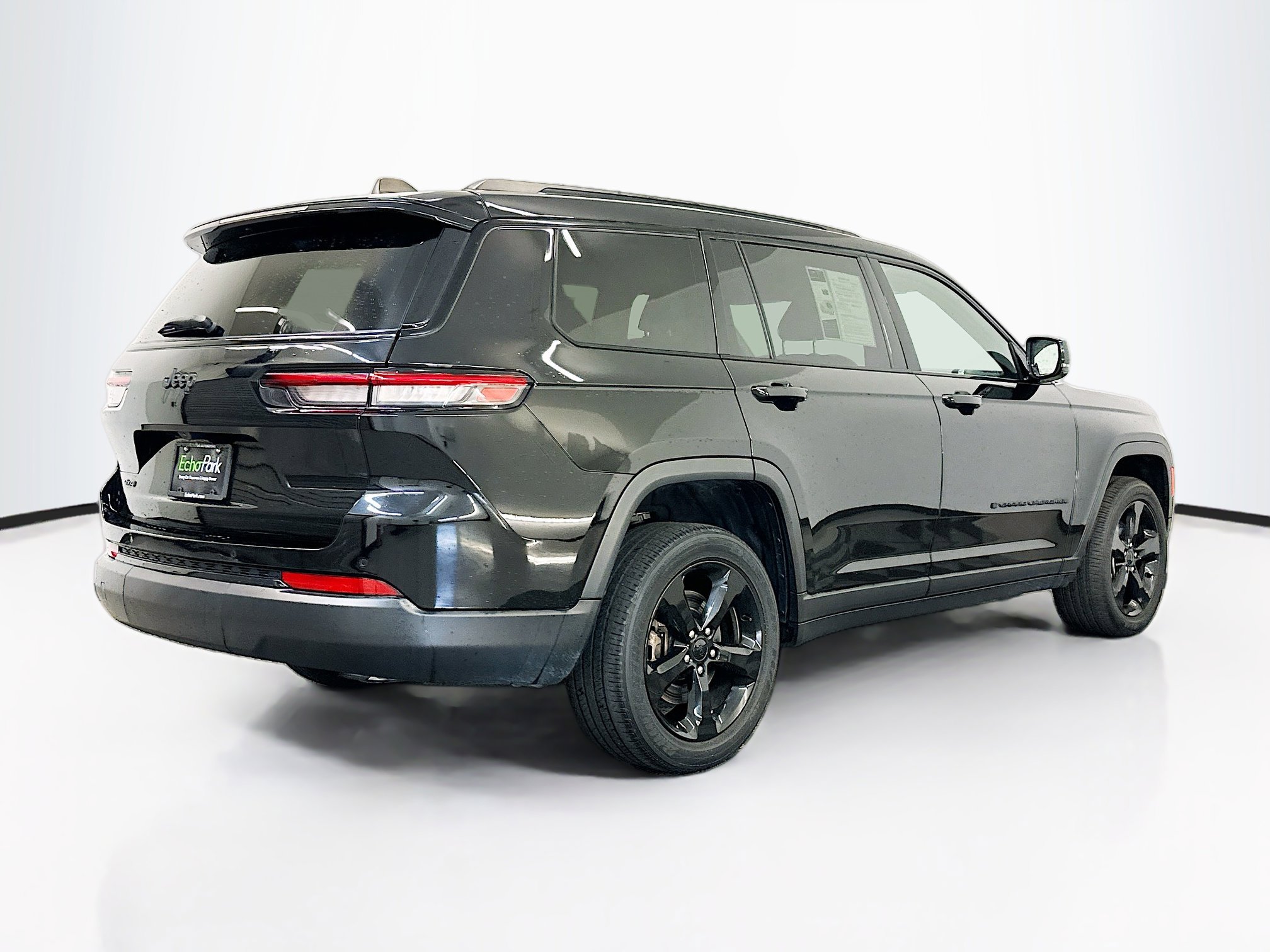 Used 2023 Jeep Grand Cherokee L Laredo image 9