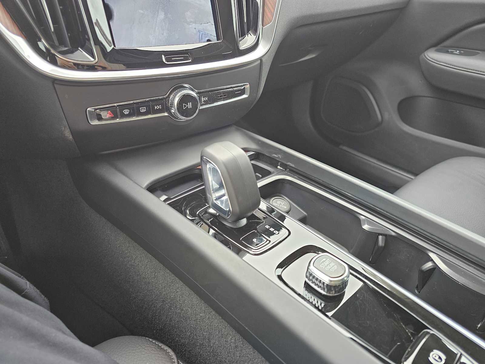 Certified 2025 Volvo V60 B5 Cross Country Plus image 28