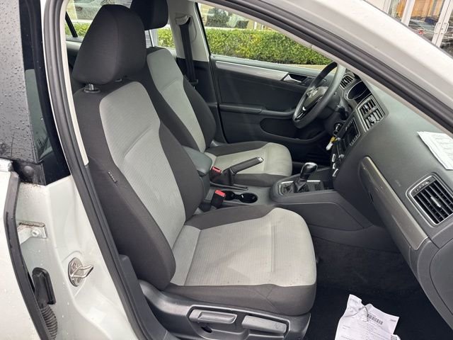 Used 2017 Volkswagen Jetta S w/ Jetta S Cold Weather Package image 10