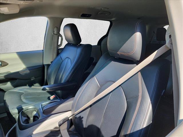 Used 2018 Chrysler Pacifica Touring-L Plus w/ Advanced Safetytec Group FWD image 13