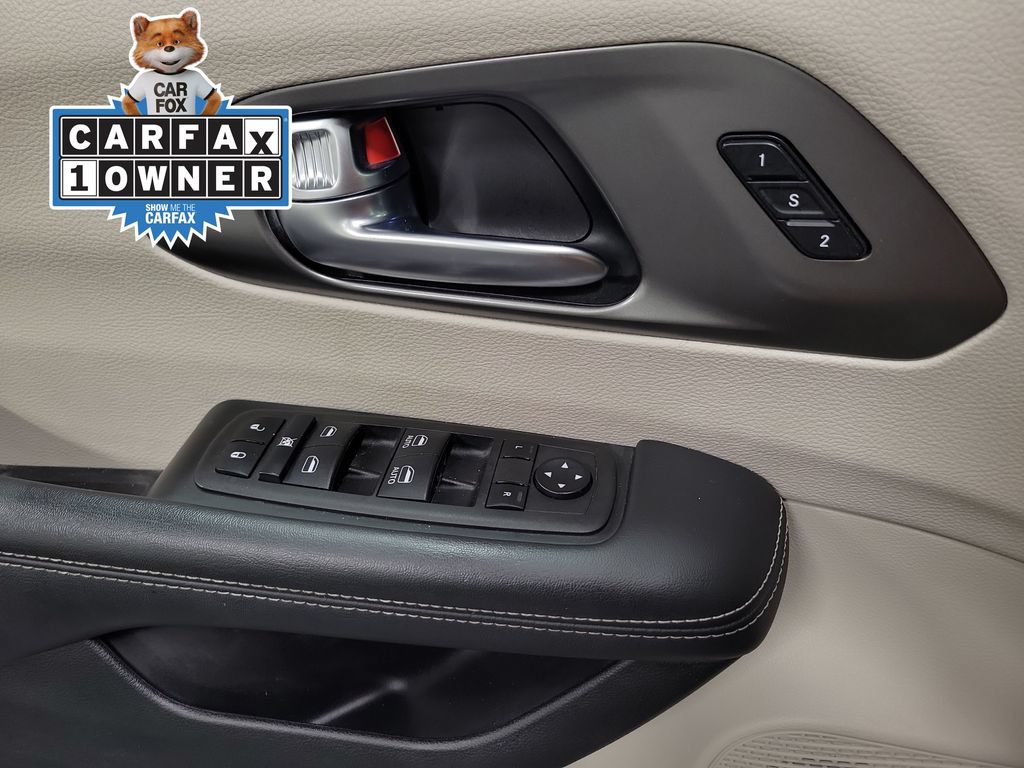 Used 2023 Chrysler Pacifica Touring-L FWD image 30