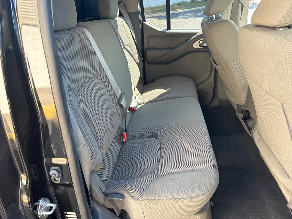 Used 2021 Nissan Frontier SV w/ Midnight Edition Floor Mats image 26