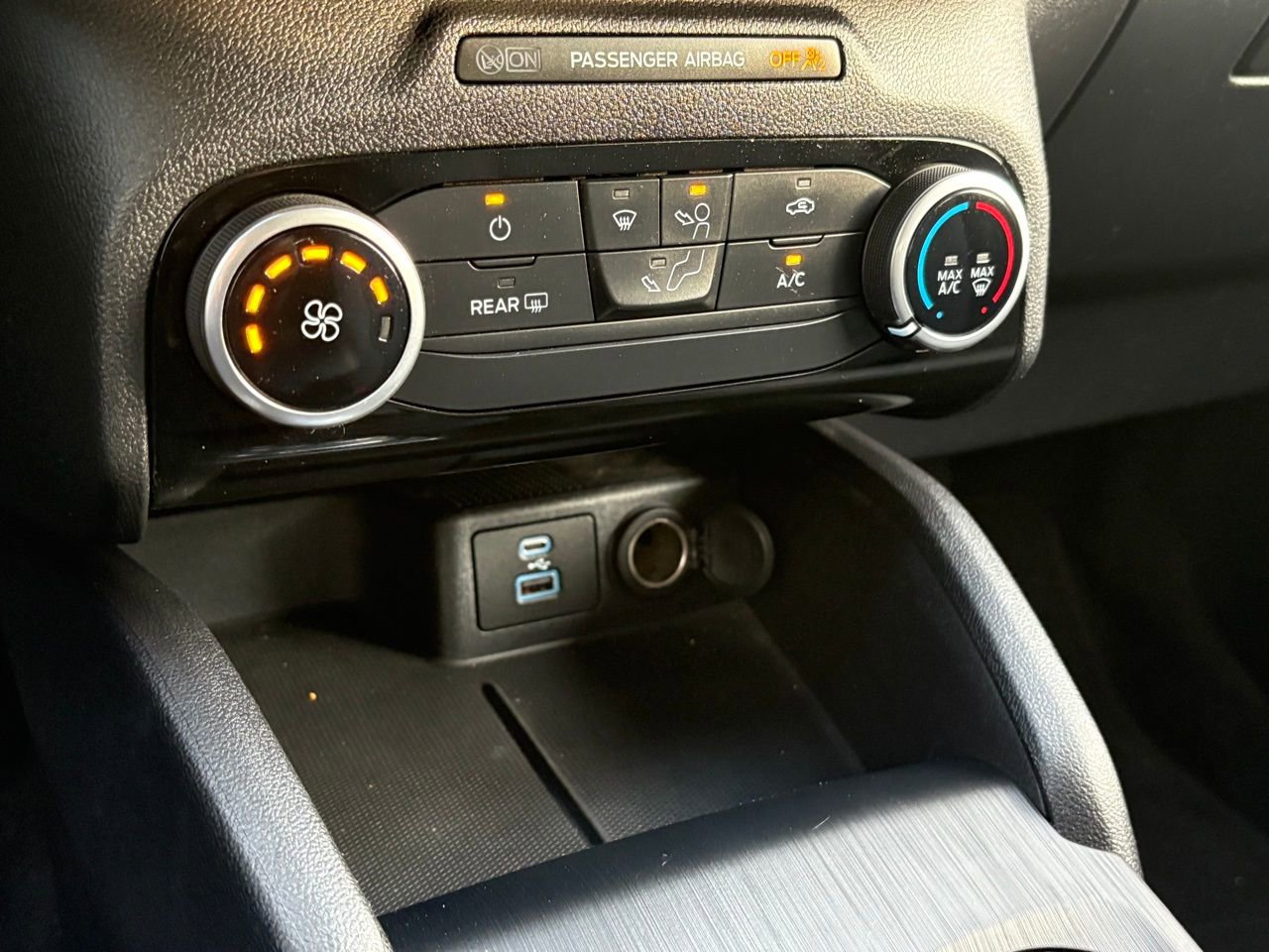 Used 2022 Ford Escape SE FWD image 12