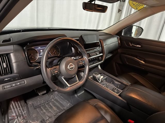 Used 2025 Nissan Pathfinder SL AWD/4WD image 12