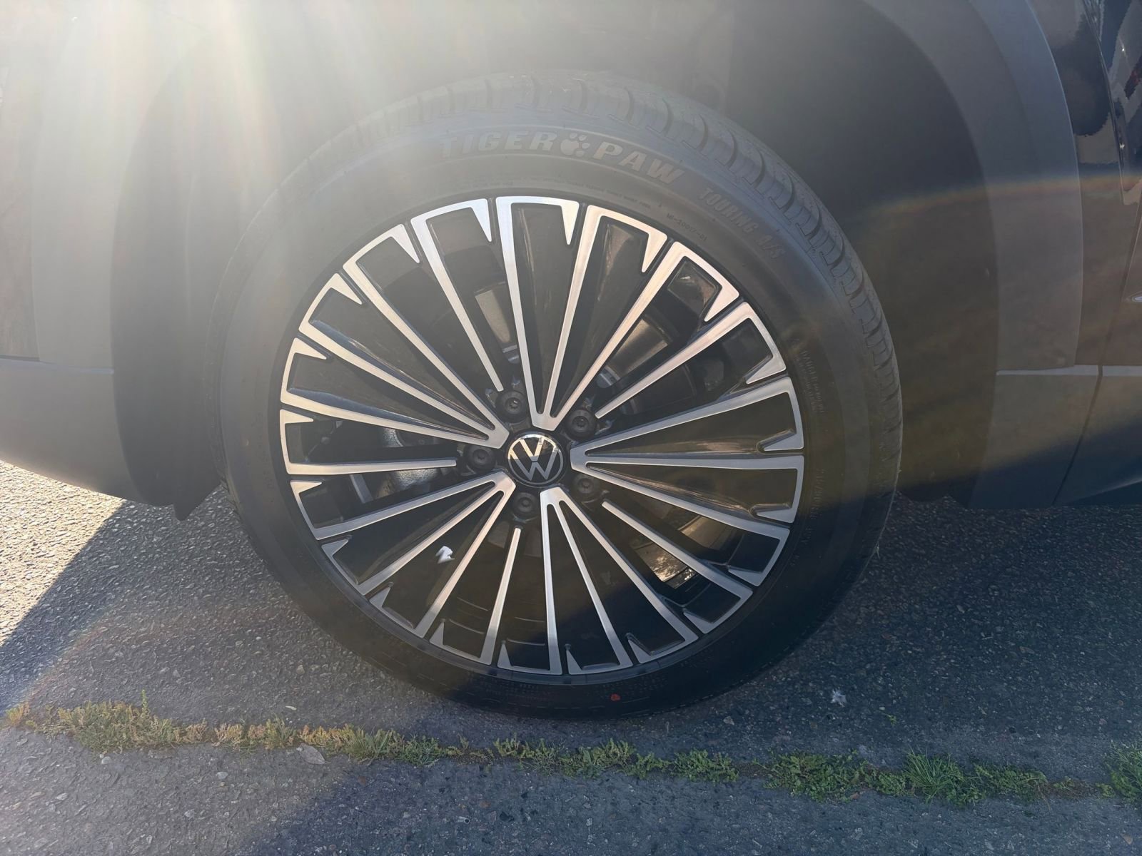 Used 2025 Volkswagen Taos SE image 31