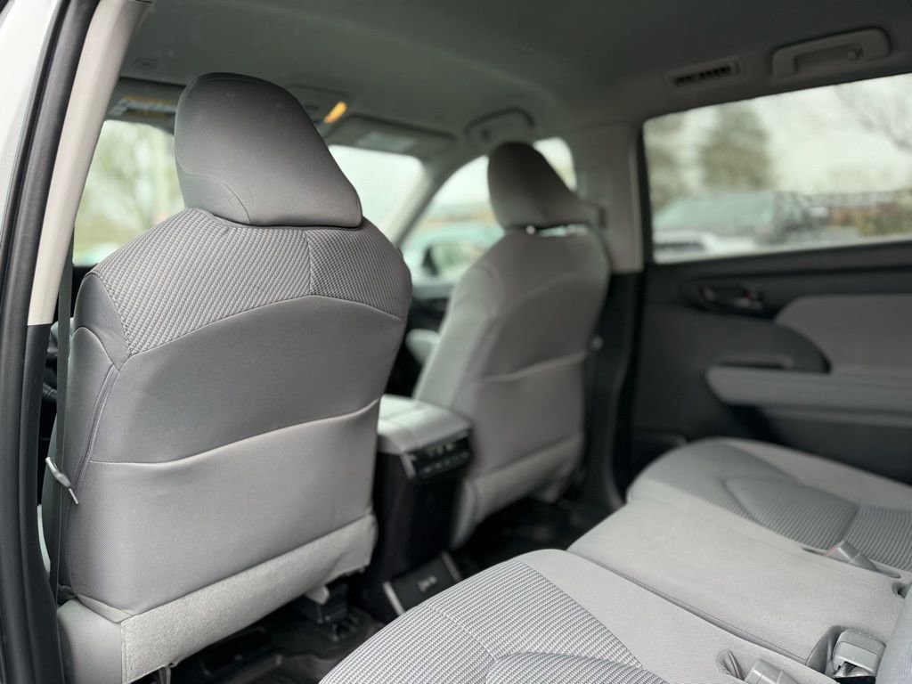 Used 2023 Toyota Highlander LE image 17
