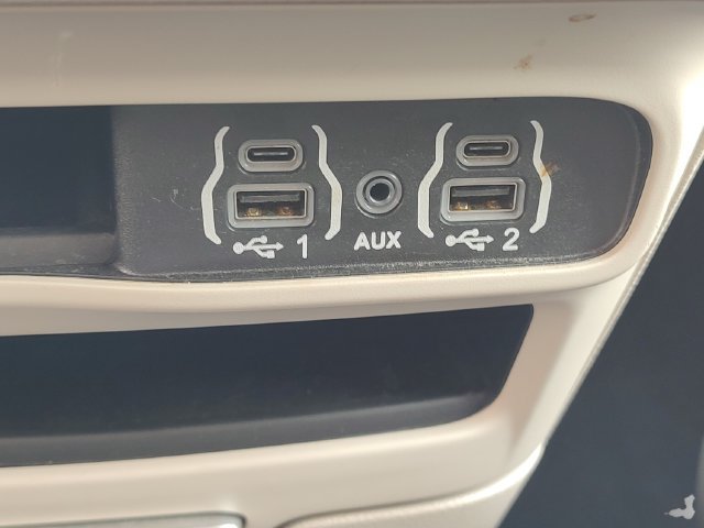 Used 2023 Chrysler Pacifica Touring-L FWD image 36