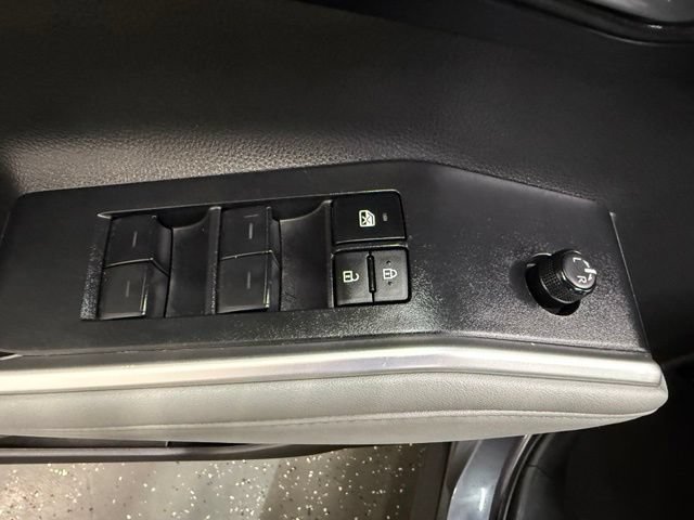 Used 2023 Toyota Highlander XLE AWD/4WD image 11