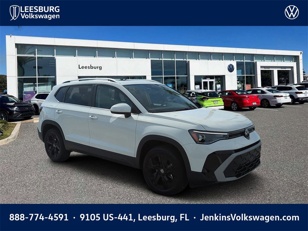 New 2025 Volkswagen Taos SE image 1
