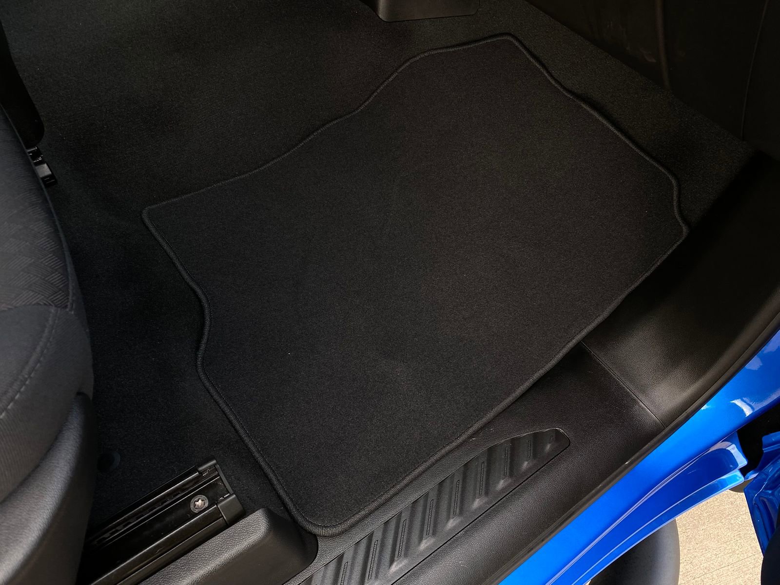 Used 2025 Chevrolet Silverado 1500 Custom w/ Turbomax Blackout Package AWD/4WD image 16