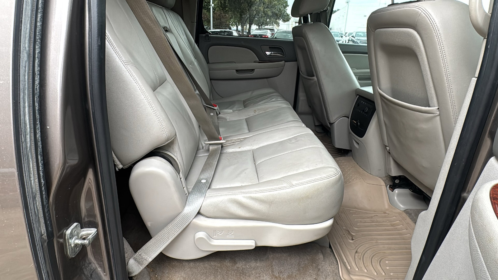 Used 2013 Chevrolet Suburban LT image 24