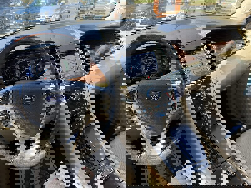 Used 2017 Ford Taurus Limited image 14