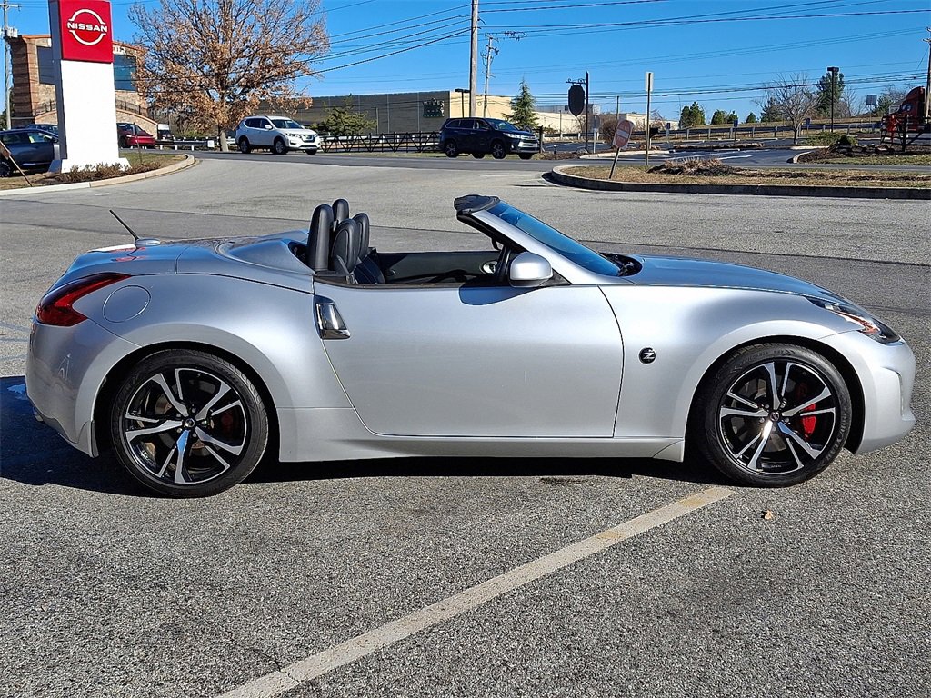 Used 2018 Nissan 370Z Touring Sport image 7