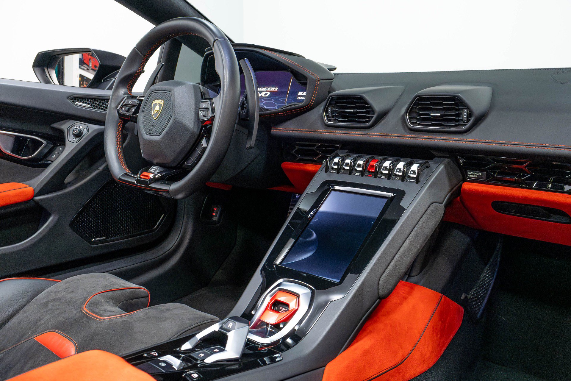 Used 2021 Lamborghini Huracan EVO RWD image 28