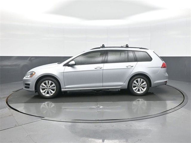 Used 2017 Volkswagen Golf S image 4