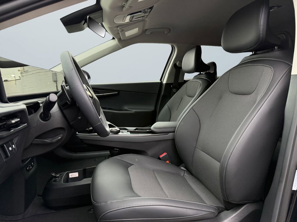 New 2025 Kia EV6 Light w/ Light LR Technology Package image 9