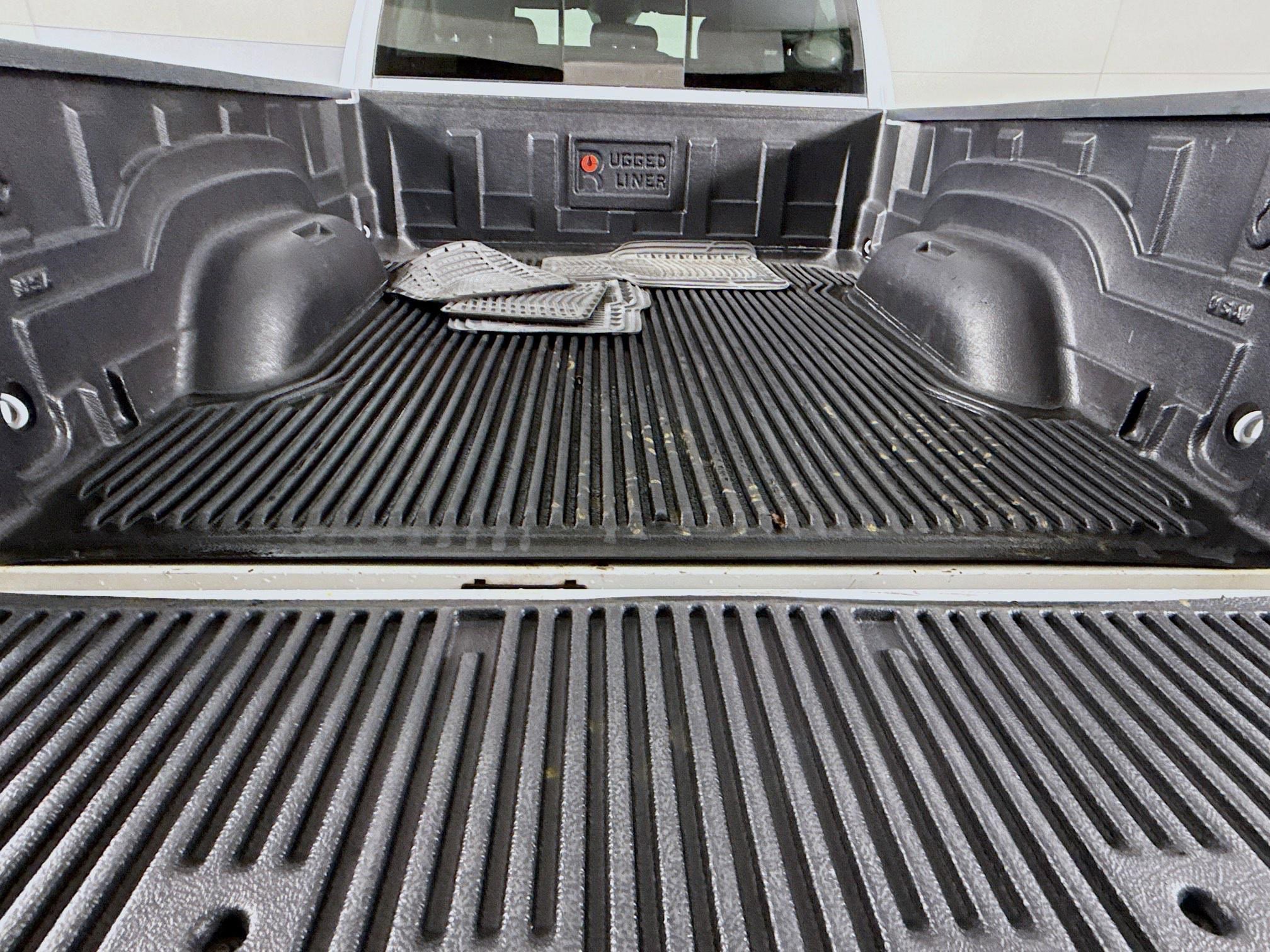 Used 2017 RAM 1500 Classic SLT AWD/4WD image 33
