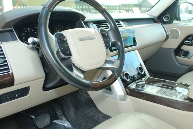 Used 2020 Land Rover Range Rover HSE image 15