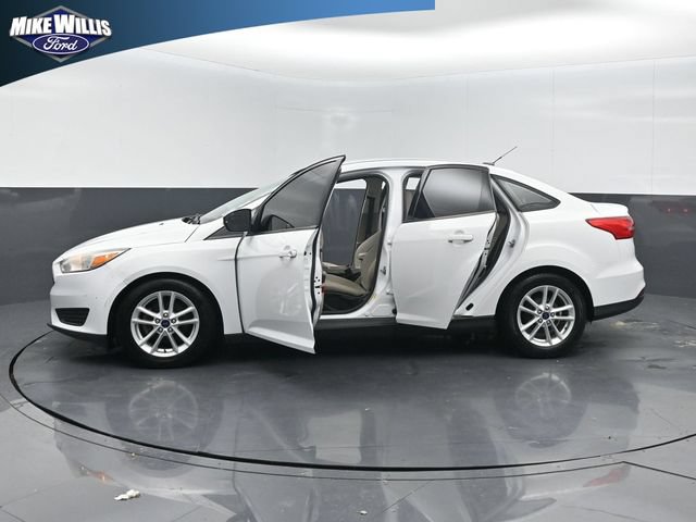 Used 2015 Ford Focus SE FWD image 28