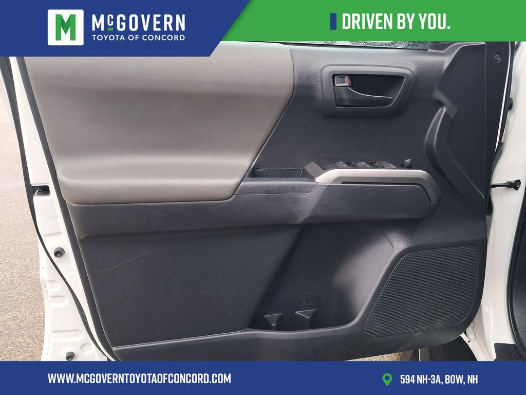 Used 2022 Toyota Tacoma SR5 AWD/4WD image 11