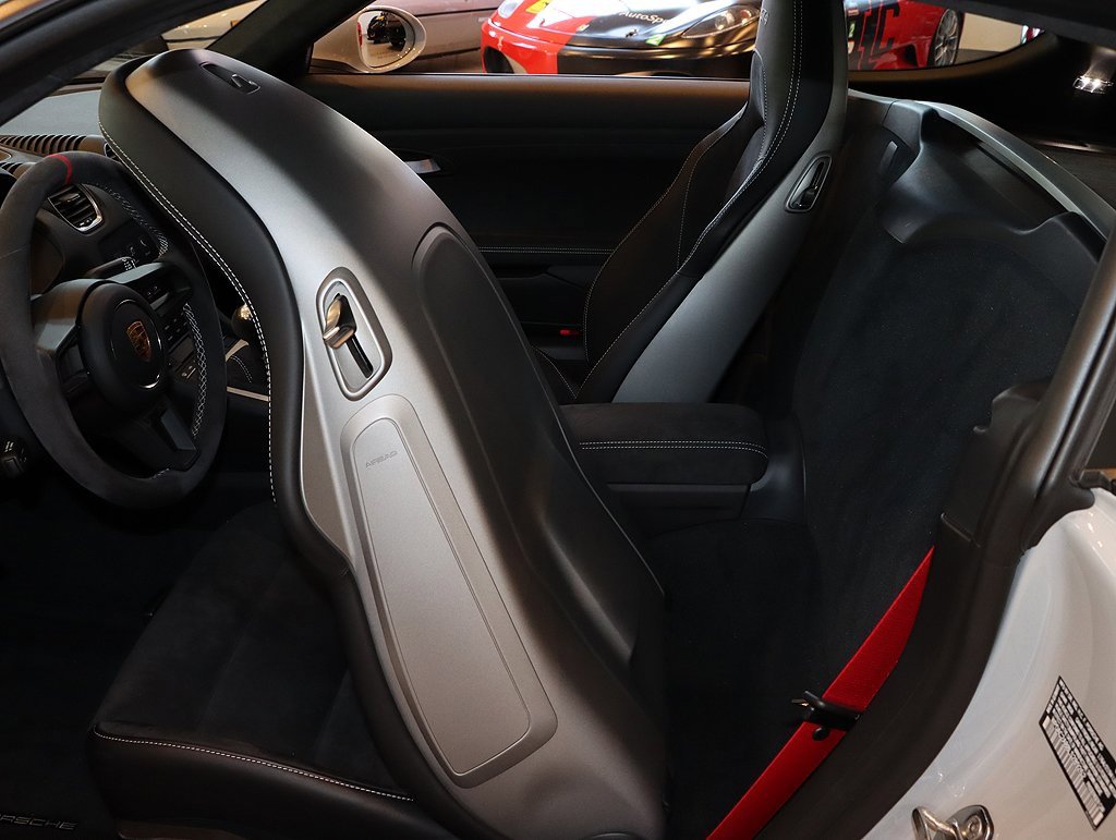 Used 2020 Porsche 718 Cayman GT4 image 41