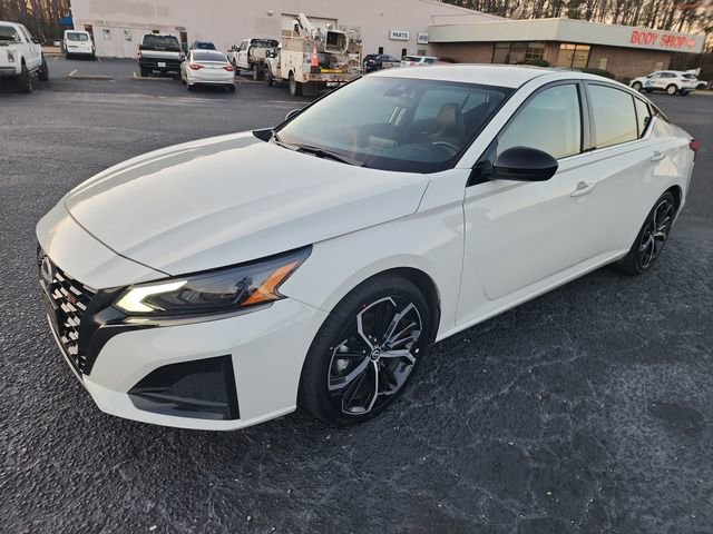 Used 2024 Nissan Altima 2.5 SR image 1