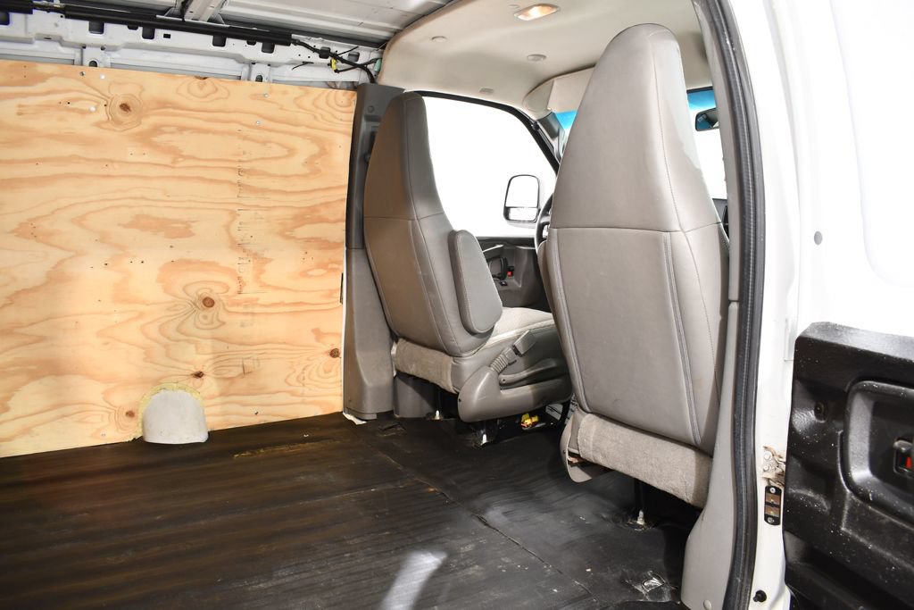 Used 2018 Chevrolet Express 2500 w/ Driver Convenience Package RWD image 16