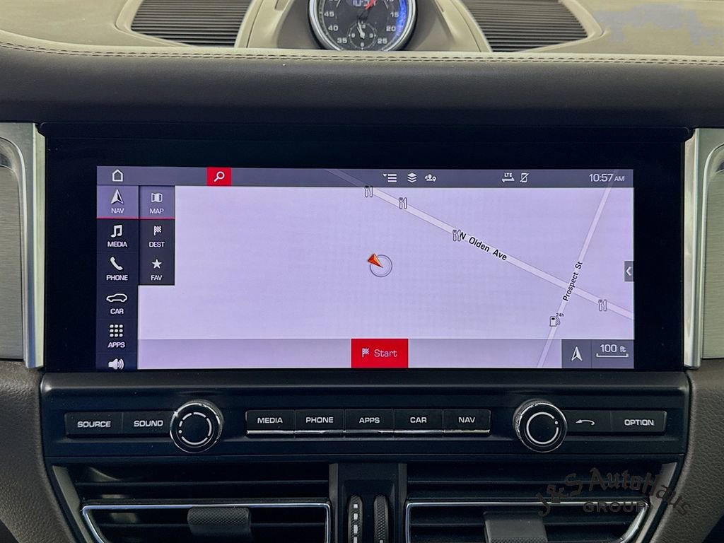 Used 2021 Porsche Macan Turbo AWD/4WD image 18