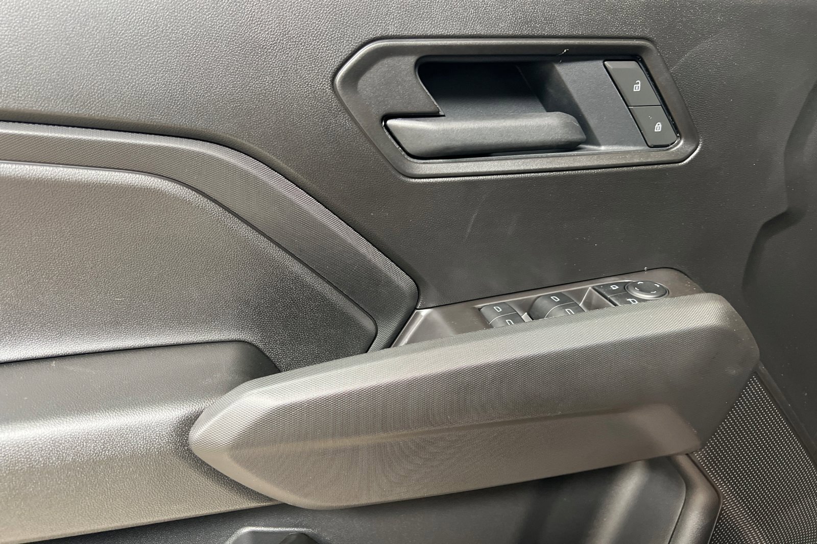 New 2025 Chevrolet Colorado W/T image 11